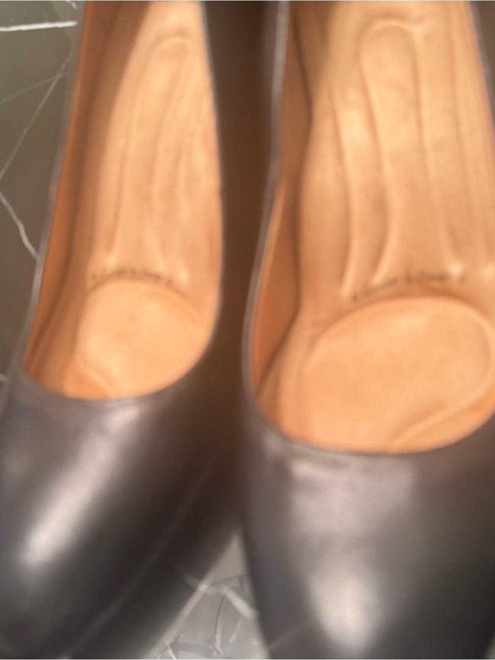 Women's Black Leather Round-Toe Heels